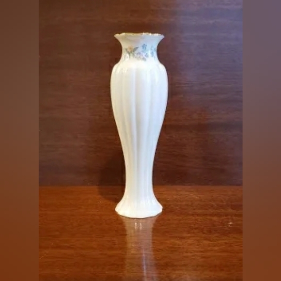 Lenox Cream and Gold Accent Vase - Picture 2 of 8